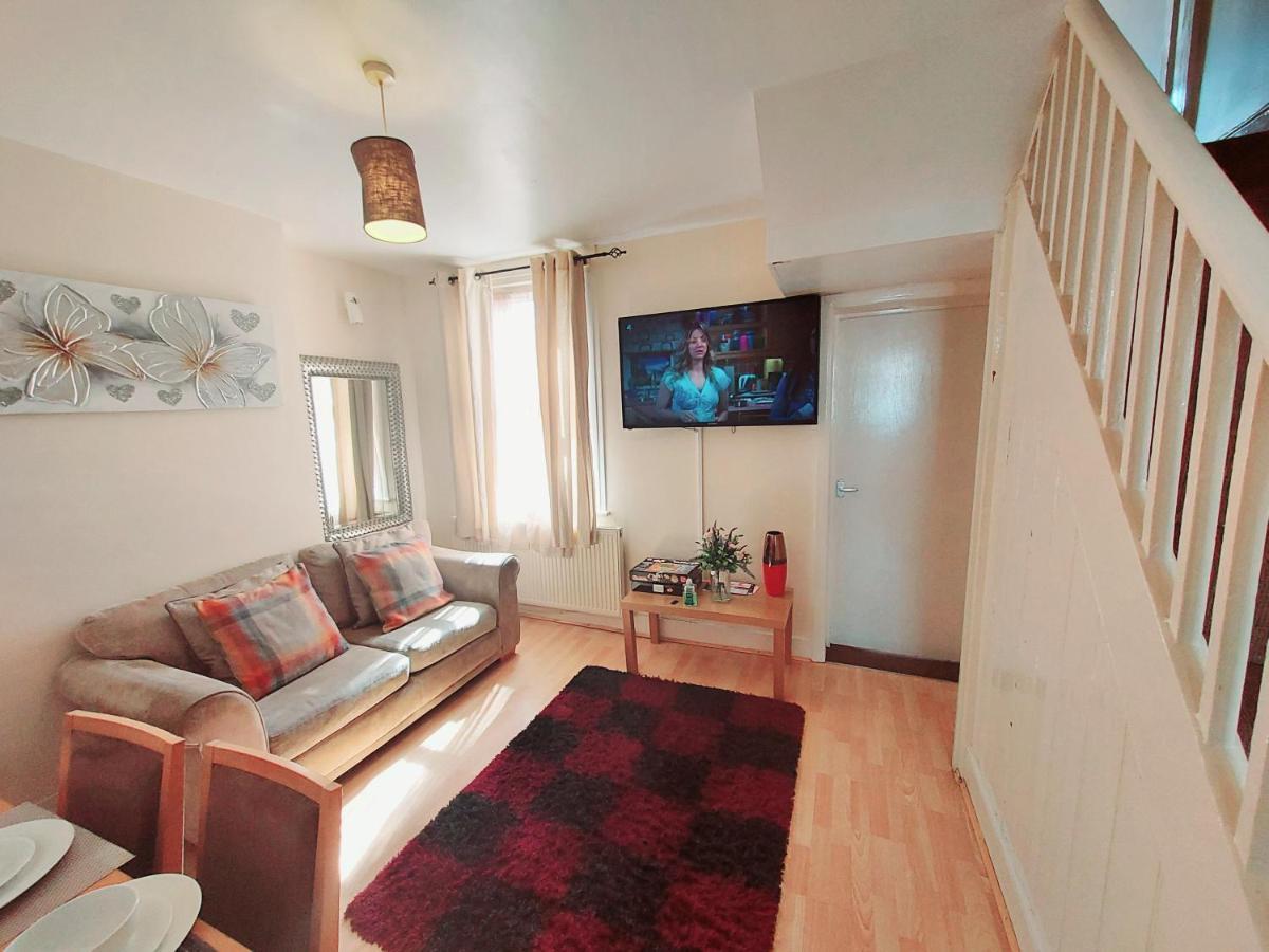 Cedar Villa - Perfect For Longer Stays Chatham  Exteriör bild